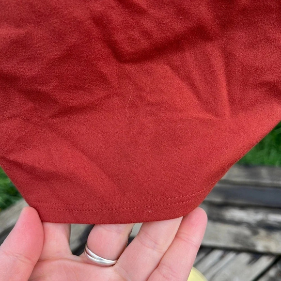 ATHLETA ~ New Conscious Twist Crop Top in Powervita Rust Red Size XS - Picture 13 of 13